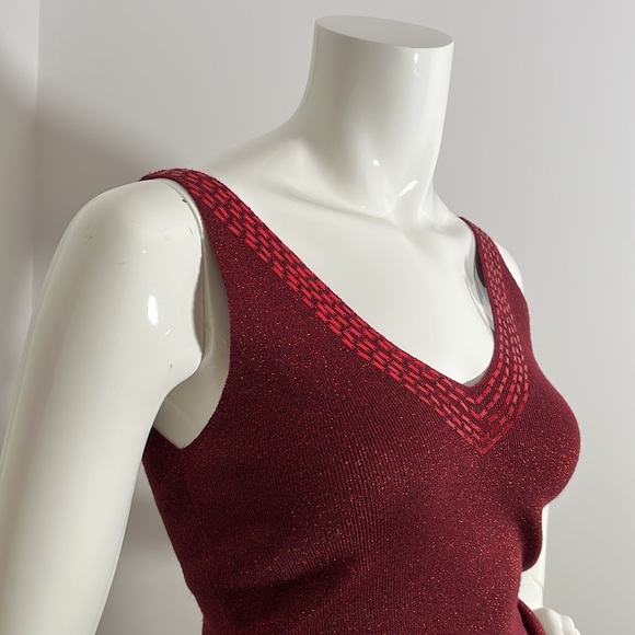 [S] Red Top with sparkles - Picture 4 of 8